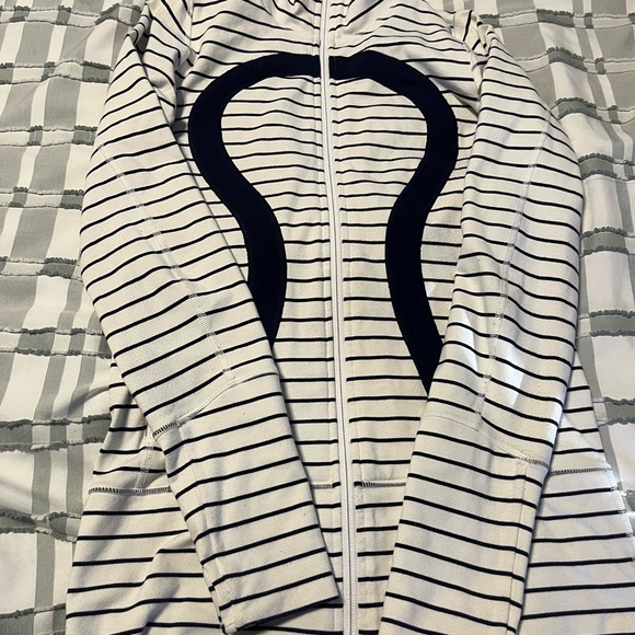 Women’s Lululemon zip up jacket - Picture 3 of 4